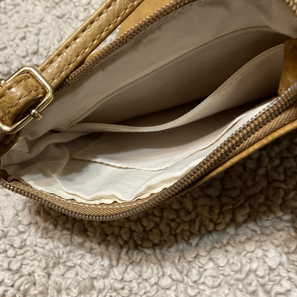 Faux Leather Crossbody Bag top zipper & side zipper shoulder strap. Clean NWOT - Picture 4 of 6